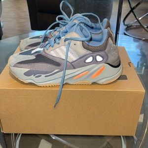 Men’s Yeezy Boost 700